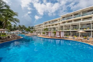 https://www.palmarbeachresortandspa.com/galleries/Pools/PBRM-Áreas-06.webp