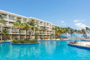 https://www.palmarbeachresortandspa.com/galleries/Pools/PBRM-Áreas-15.webp