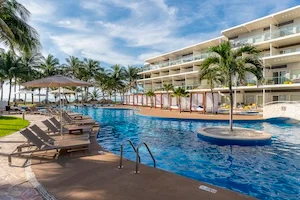 https://www.palmarbeachresortandspa.com/galleries/Pools/PBRM-Áreas-28.webp